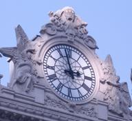 Reloj de Fachada con Estilo Romano