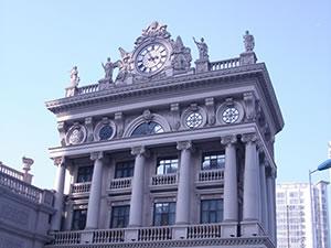 Reloj de Fachada con Estilo Romano